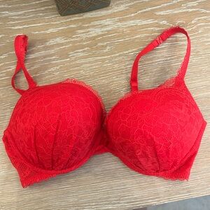 Victoria’s Secret 34D miraculous red push-up bra